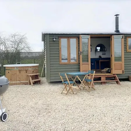 Hidden Gem Luxury Shepherd Hut - Pea Pod Wimbish Exterior photo