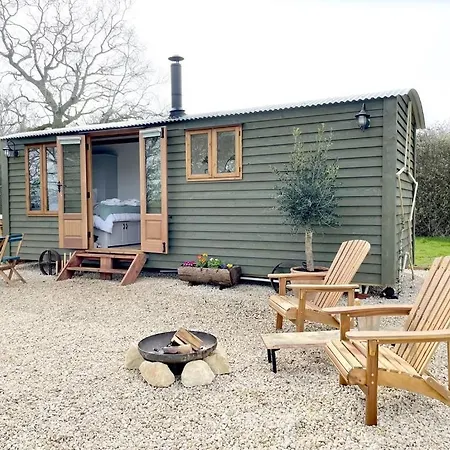 Hidden Gem Luxury Shepherd Hut - Pea Pod Wimbish Exterior photo